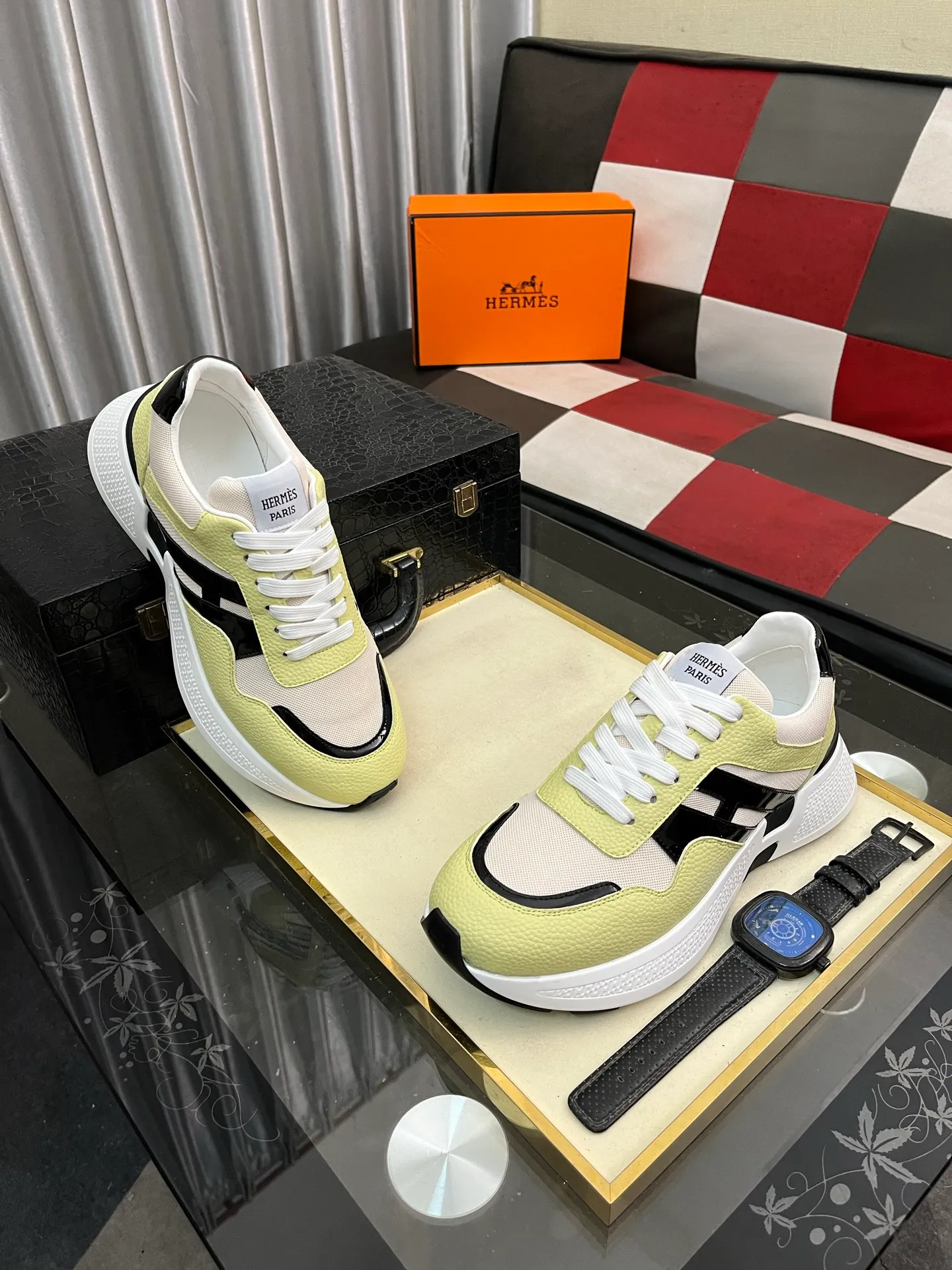 Men's shoes 💰540⌚️⌚️HERMES/Hermès Hugo thick-soled sneakers, casual men's shoes, these sneakers are made of imported first-layer cowhide leather and breathable mesh design. The contrasting color design creates a dynamic and modern shape. The front end of the toe is decorated with natural-color rubber inlays, which is novel and fashionable. The texture is incomparable, with cowhide lining and cowhide foot pads, the upper foot is comfortable and breathable, and the rubber sole is decorated with geometric patterns and iconic "H" details. A very personal one! Size: 38-44